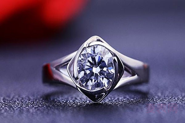  钻石戒指多少钱一个  定价与品牌效应挂钩吗